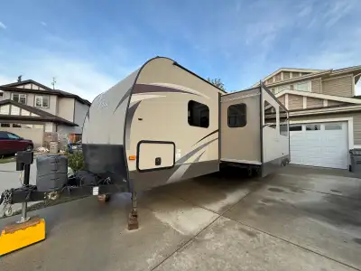 30 foot Spacious travel trailer, bought in 2021 from Western Rv. Barely used it. Excellent condition...