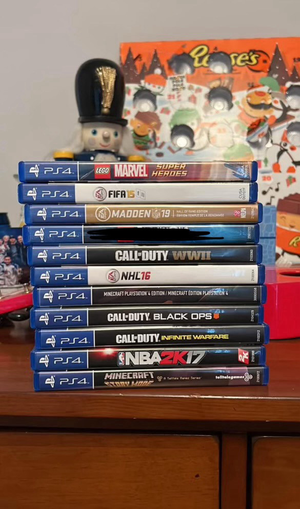 Sony PS4 Slim model CUH-2015A500gb + 3 remotes and games in Sony Playstation 4 in City of Toronto - Image 3
