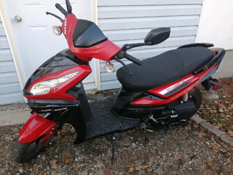 2019 scootterre voyageur au gaz 50cc, 2 place, automatic Scooters et