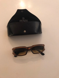 Fendi sunglasses & case - Lunettes De Soleil Fendi
