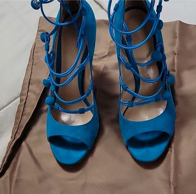 Gianvito Rossi "Marquis" light blue (Curacao) Suede Pump 8.5  in Women's - Shoes in St. Catharines - Image 2