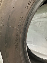 Used winter tiers good condition (225/65R)  17 inch 
