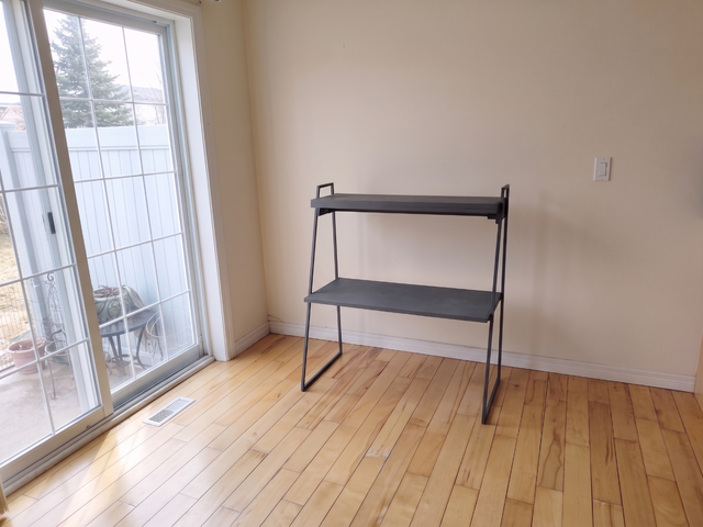 Solid ladder shelf in good condition441533442725007361