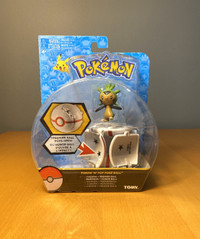 Pokemon Throw 'n' Pop Pokeball with Chespin Figure - NEW