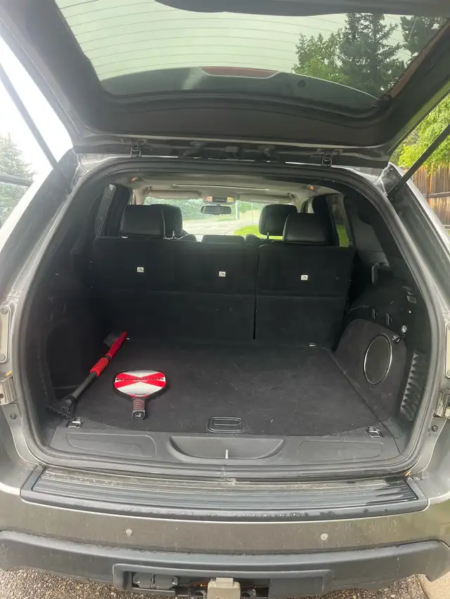 2012 jeep grand Cherokee  in Cars & Trucks in Calgary - Image 7