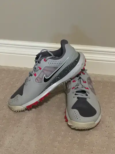 Size 9.5 Men's Tiger Woods Golf Shoes, View more