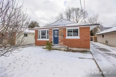 Detached house with 5 bedroom 5 parking and 2 full washroom with bedframes and personal fridge in ro...