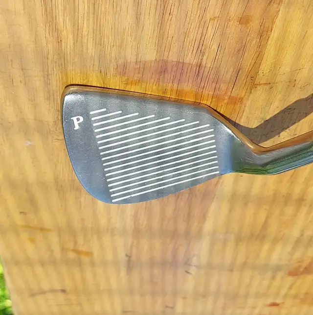 Tour Model II Red Dot PW (RH) - $10.00 in Golf in Belleville - Image 3