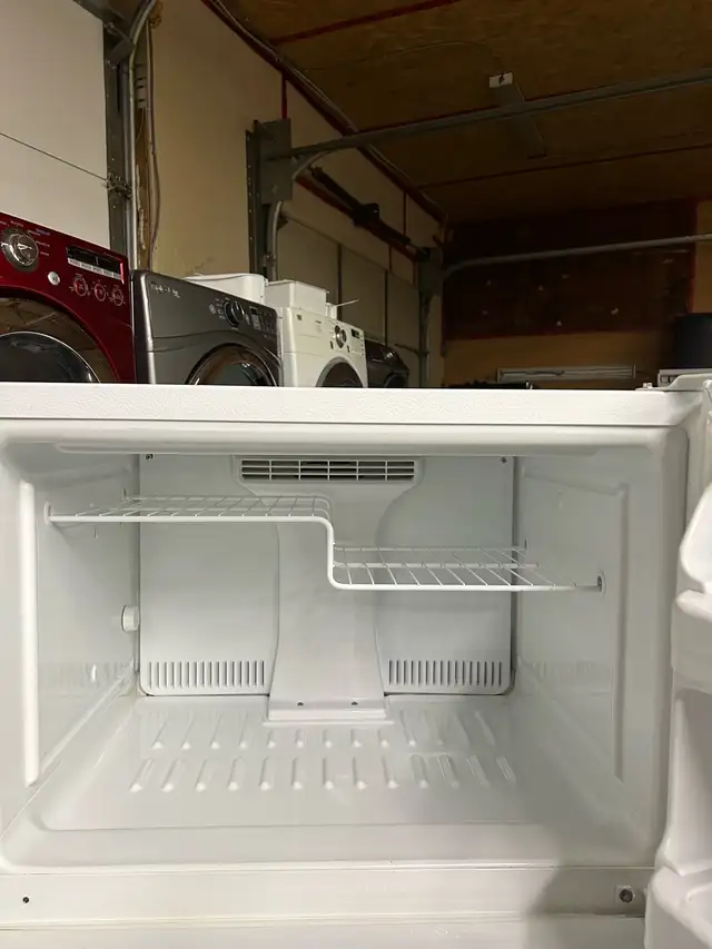 GE 28”  Refrigerator for Sale. in Refrigerators in Kitchener / Waterloo - Image 10