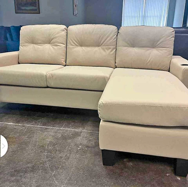 Luxurious 3 Seater Beige Sectional Sofa. Cash on Delivery dans Sofas et futons  à Ville de Montréal