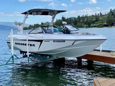2016 Malibu Wakesetter 22VLX - 6.2L V8 Monsoon engine - 341 hours - G4 tower with clamping board rac...