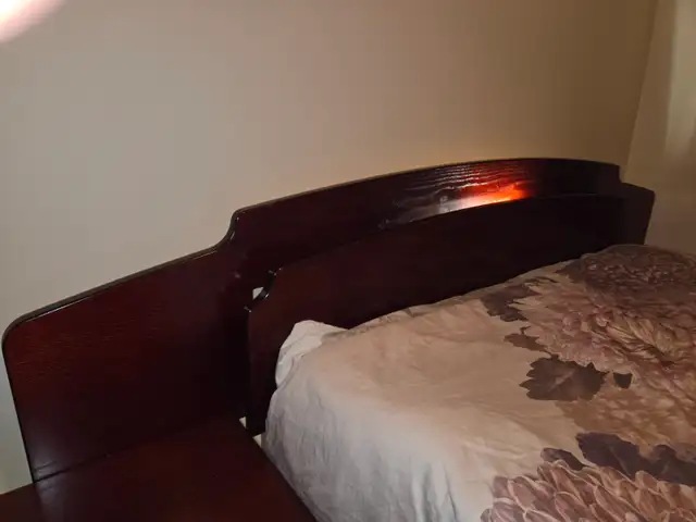 Lit en bois massif in Beds & Mattresses in Laval / North Shore - Image 4