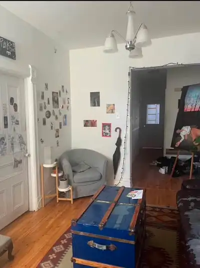 Appartement à 4 dans le Plateau. On est trois dans la vingtaine, et la quatrième nous quitte, donc o...