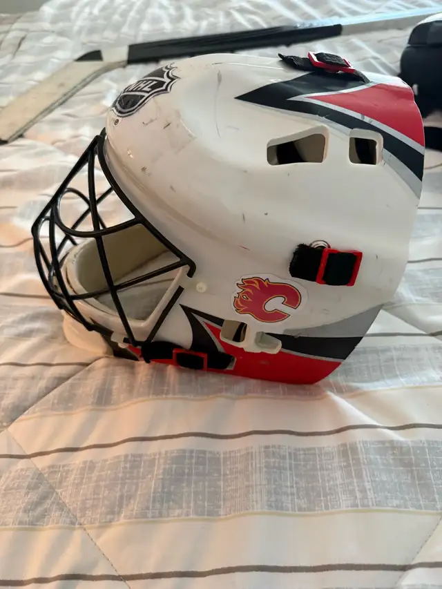 Street Hockey Goalie equipment  in Hockey in Calgary - Image 6