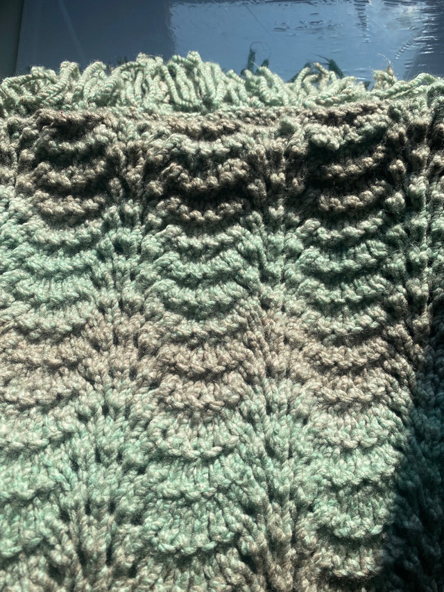 Hand knit throw blanket 6ft in Home Décor & Accents in Oakville / Halton Region