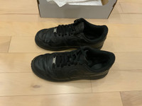 Chaussures noires NIKE AIR FORCE 1 grandeur 8.5