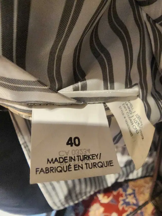 Club Monaco Blazer 40 in Men's in City of Toronto - Image 5