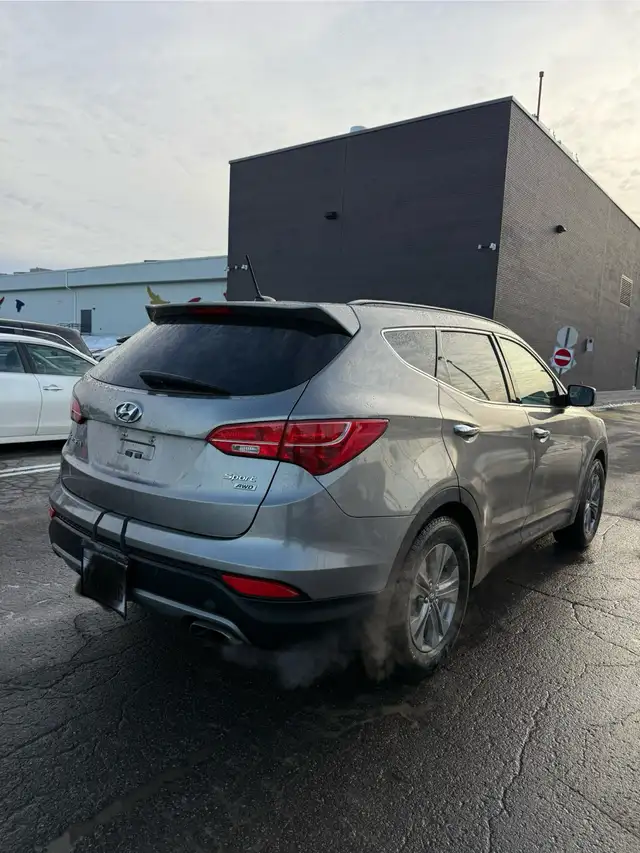 Hyundai Sante Fe 2015 AWD in Cars & Trucks in City of Montréal - Image 5