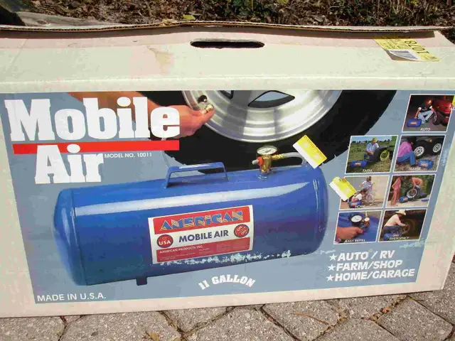 Like New 11 Gallon Portable Air Pig, 30’ Air Hose, & T Fitting in Other in Barrie - Image 9