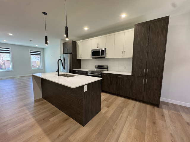 **Beautiful 3Bed 2.5Bath Duplex in Glenwood** in Long Term Rentals in Winnipeg - Image 3