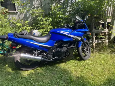 2005 Ninja 500 ready to ride nothing to fix oil just changed Comes with three saddle bags, a coat, h...