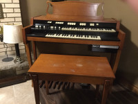  1960's Hammond L100 with a tube amplifier