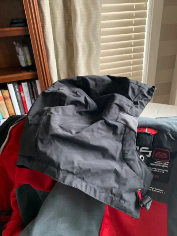 Men’s 686 Ski/Snowboard Jacket With Liner & Foursquare Pants. in Ski in Edmonton - Image 8