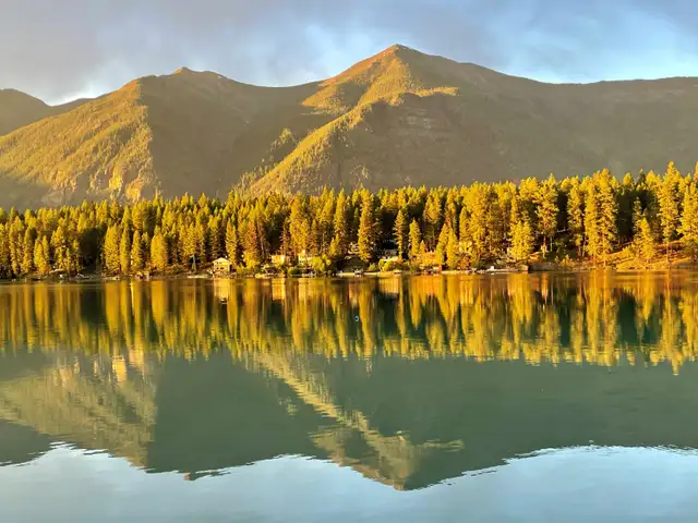 Lakefront Cabin with Stunning Lake & Mtn Views!  A Rare Gem! in British Columbia in Canada - Image 5