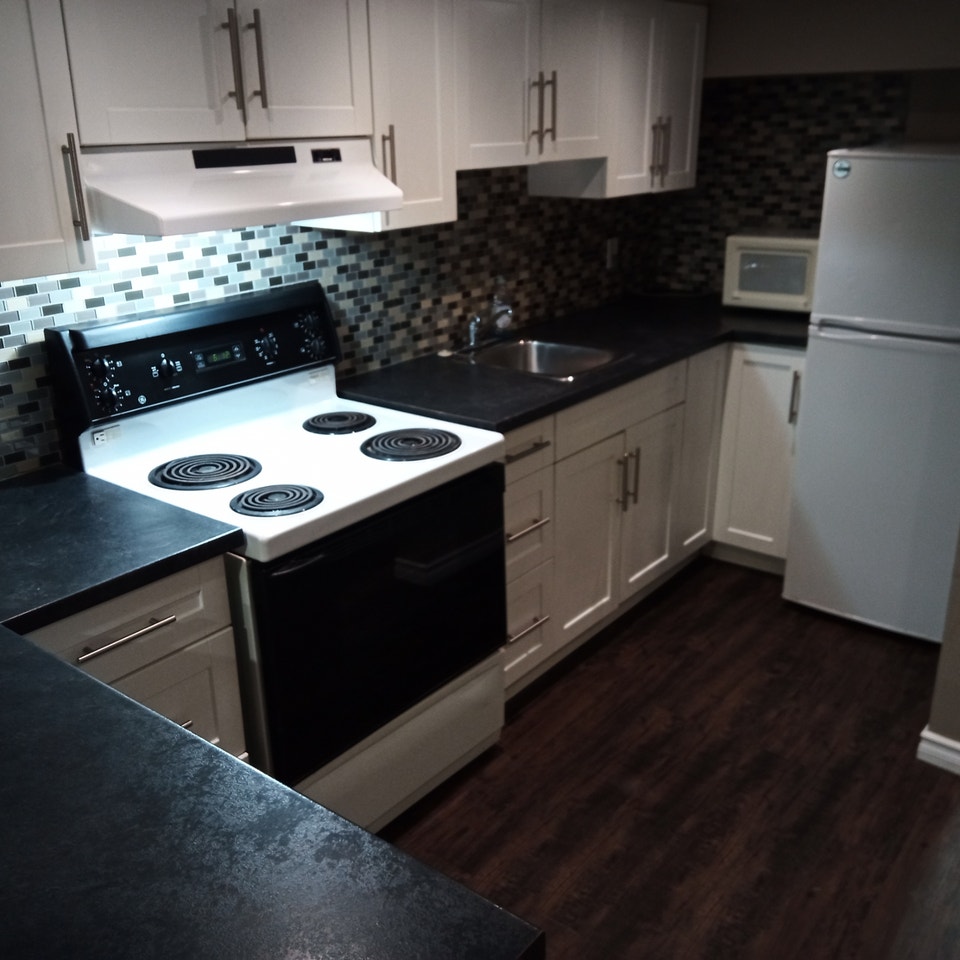 2 BEDROOM FOR RENT Downtown Dec. 1/26 5