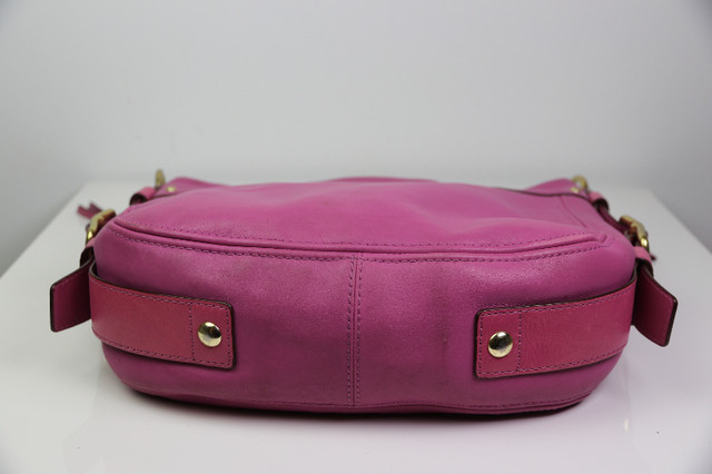 Coach Legacy handbag in Women's - Bags & Wallets in Ottawa - Image 3