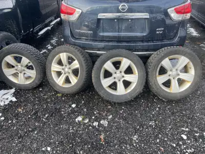 235/55/17 winter tires and rims 5x114.3 bolt pattern Came off 2011 Jeep compass Decent tread Goodyea...