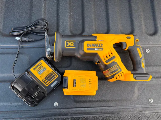 DEWALT DCS367 20V MAX XR  Cordless Reciprocating Saw in Power Tools in Mississauga / Peel Region - Image 3