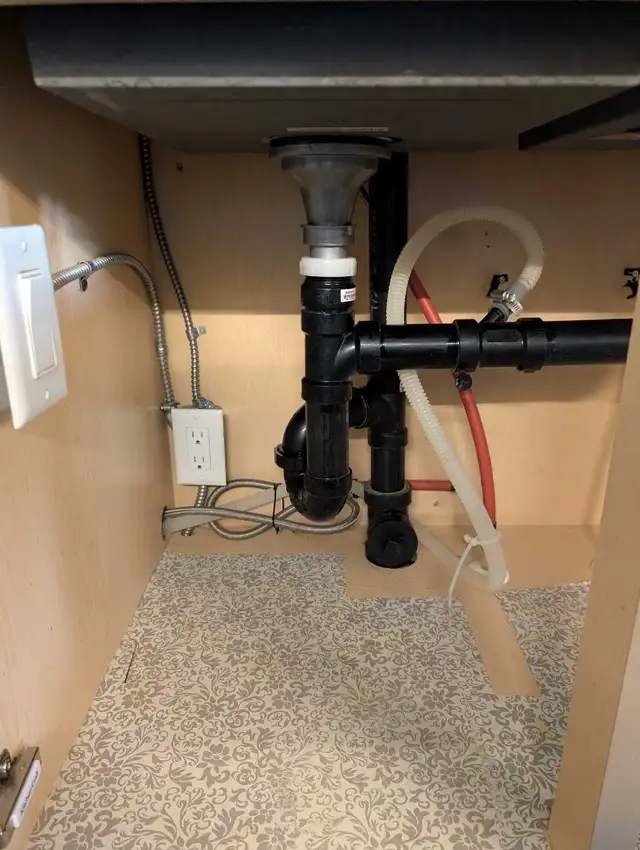 Qualified plumber 64722633097475123