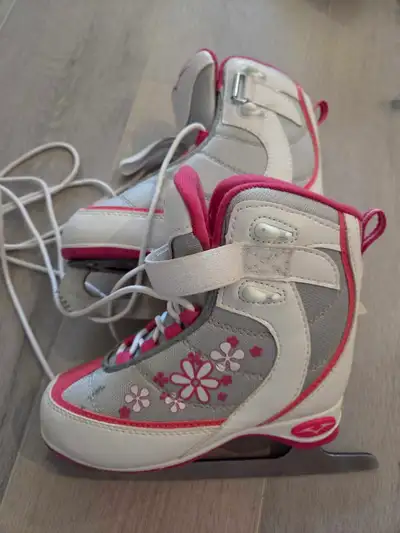 Vic Ice Skates for Girls - Size J1, View more