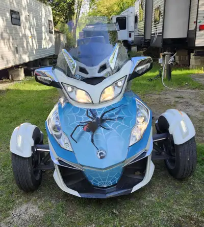 14,000$ Prix disc Spyder 2014 RT Limited 78000 km moteur 1340cc Vient avec toile de protections 3 pn...