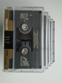 Lot de 36 cassettes audio usagées - Used tapes sold as blanks