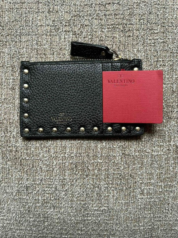 Brand New Authentic Valentino Rockstud Card Holder in Women's - Bags & Wallets in City of Toronto