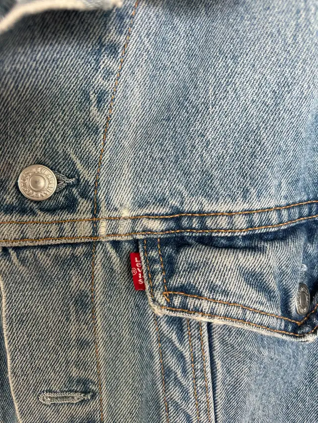 90s Levi’s Vintage Jacket in Other in City of Toronto - Image 4