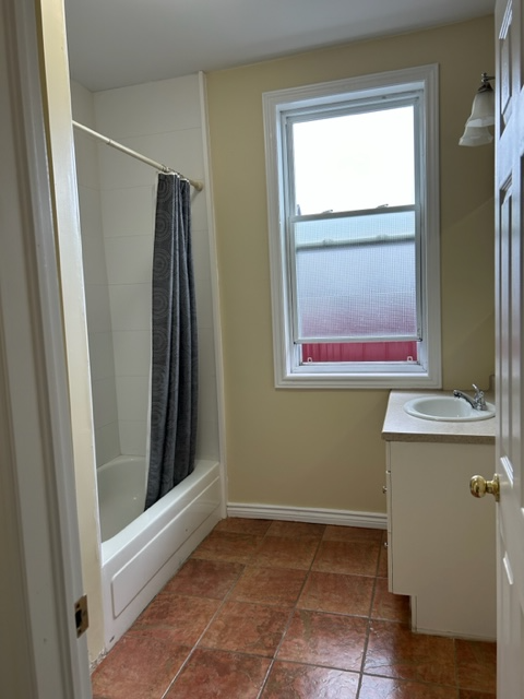 2 Bedroom Uptown, $1,400/month in Long Term Rentals in Saint John - Image 5