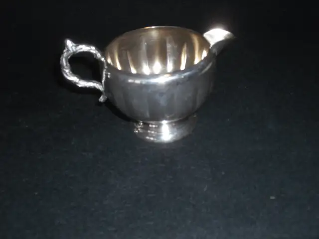 Vintage Viking Silver Plate- sugar bowl, creamer + 2 trays in Arts & Collectibles in City of Toronto - Image 7
