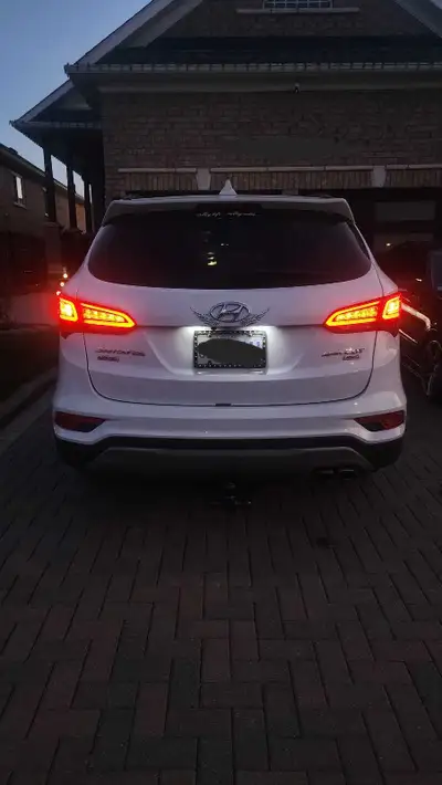 Single Owner 2018 Hyundai Santa Fe Sport Limited – 94,000 km – Pearl White One-owner 2018 Hyundai Sa...
