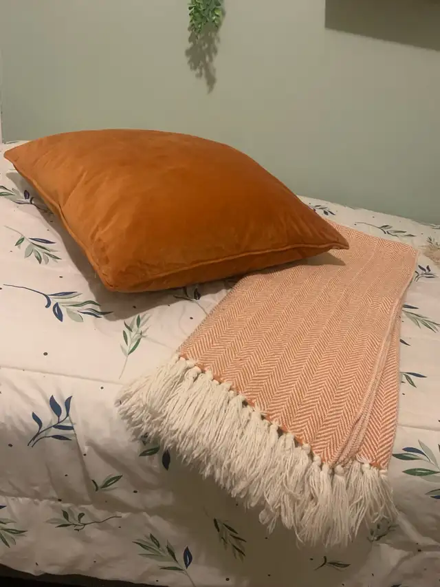 Comforter set! in Bedding in Charlottetown - Image 4