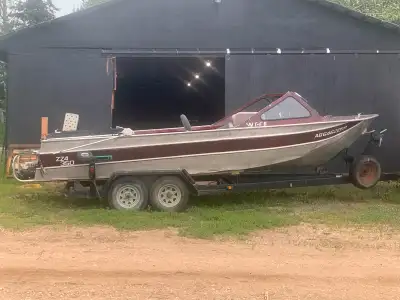 ZZ4 350 Chevy. Jacuzzi Pump. Camper top. Excellent live roller trailer. Great low budget boat. A few...