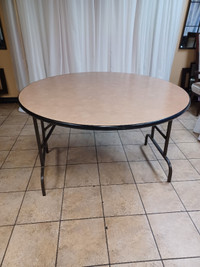 Folding table, round 4 feet