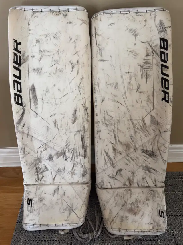 Bauer 2S Pro Senior Goalie Pads in Hockey in Oakville / Halton Region - Image 2