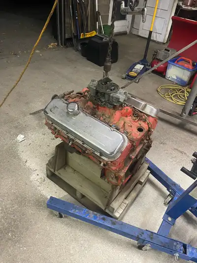 1967 Chevy 396 doesn’t turn over looks like fresh rebuild that sat make me n offer pls no time waste...