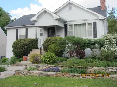 A 3-bedroom house situated in the prime location of Woodpark in Ottawa West. Just a few minutes walk...