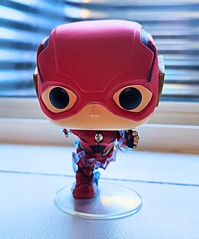 Funko Pop Superman & The Flash Vinyl Figures – 2 Pack in Arts & Collectibles in Grand Bend - Image 3