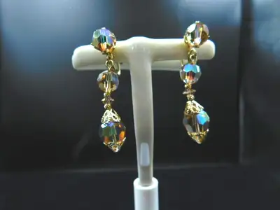 SHERMAN 2" AURORA BOREALIS DANGLE DROP SCREW BACK EARRINGS SIGNED.. JUST A REALLY NICE GO ANYWHERE A...