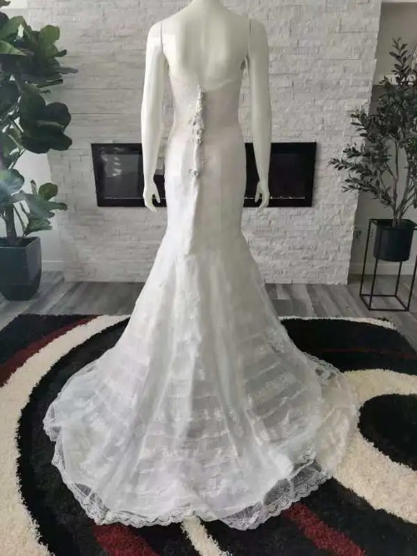 Elegant Wedding Dress in Wedding in Calgary - Image 5